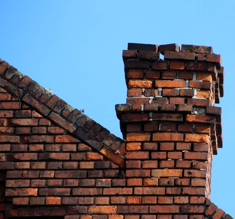 Signs Your Marina Del Rey Home Needs a Chimney Inspection Damaged chimney on an Marina Del Rey home showing cracks and missing mortar